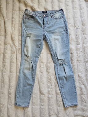 True Religon Light Blue Distressed Women’s Jeans